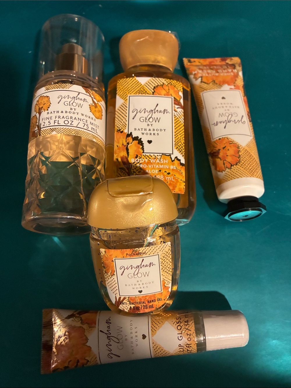 Bath and body Works Gingham Glow Travel Size Gift Set Newest collection